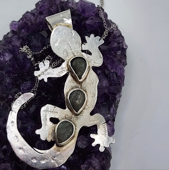 LABRADORITE GECKO PENDANT HANDMADE IN STERLING SILVER APPROX 2" × 1.5" Size - Picture 6 of 6